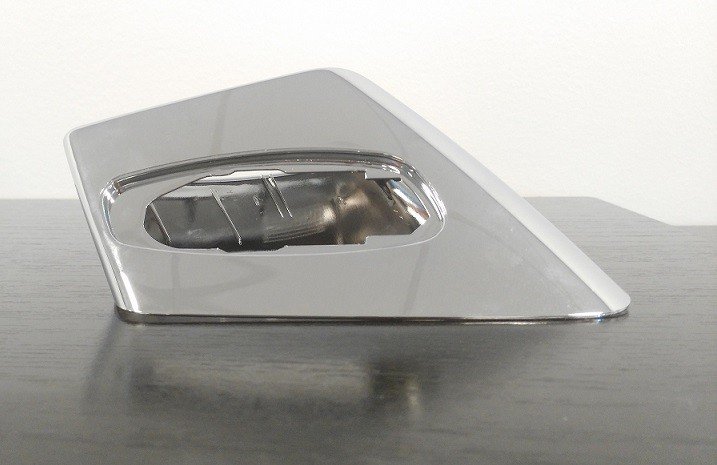 Acessar a peça Suporte inferior do espelho direito cromado