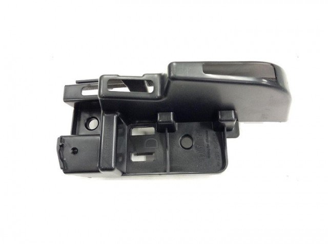 Acessar a peça Suporte central direito para choques traseiro (2 portas)